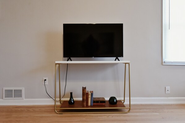 Interior - Leavenworth Park Apt 4-Close to UNMC Blackstone (Omaha)