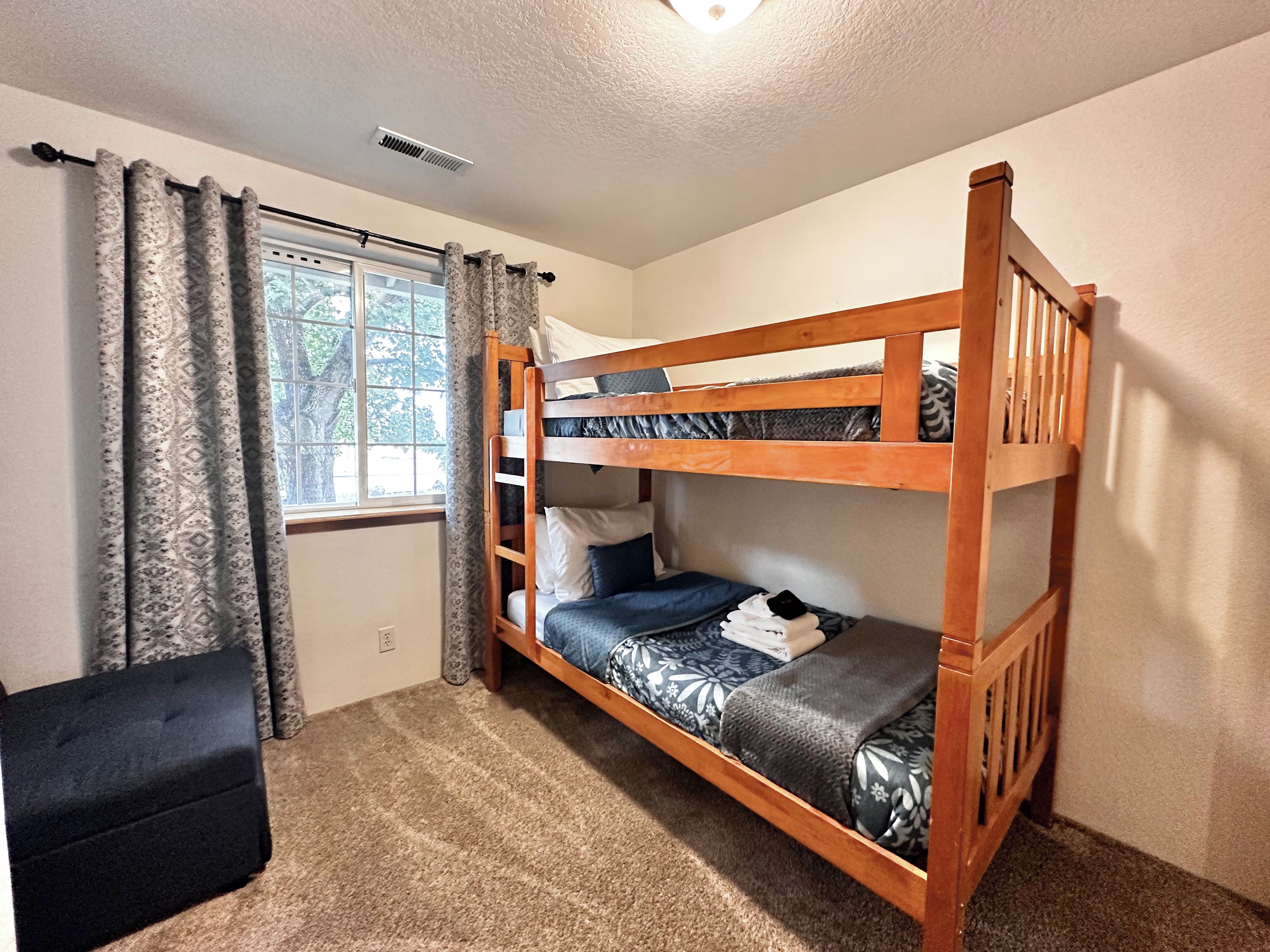 3 bedrooms, desk, iron/ironing board, travel cot