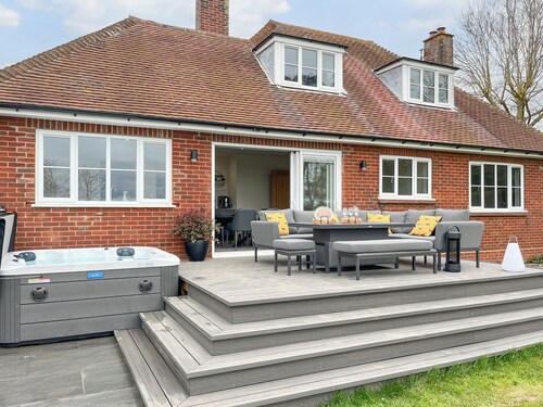 4 bedroom accommodation in Peldon, near Colchester