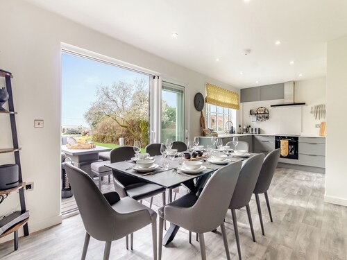 4 bedroom accommodation in Peldon, near Colchester