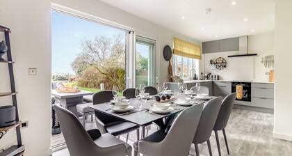 4 bedroom accommodation in Peldon, near Colchester