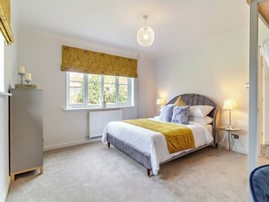 4 bedrooms, free WiFi, bed sheets - 4 bedroom accommodation in Peldon, near Colchester (Peldon, near Colchester)
