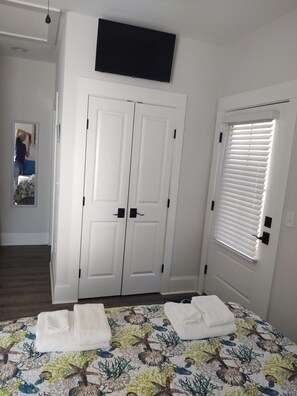 1 bedroom, iron/ironing board, travel cot, free WiFi - Ideal Location for marine graduation or lowcountry getaway! (Port Royal)