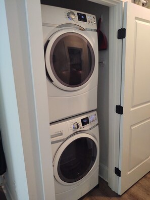 Interior - Ideal Location for marine graduation or lowcountry getaway! (Port Royal)