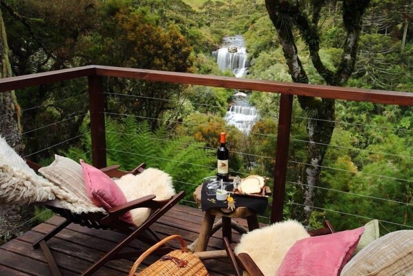 Honeymoon Cabin | Property grounds