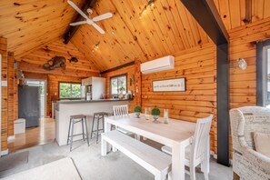 Dining - Maison en Noyer - Akaroa Holiday Home (Akaroa)