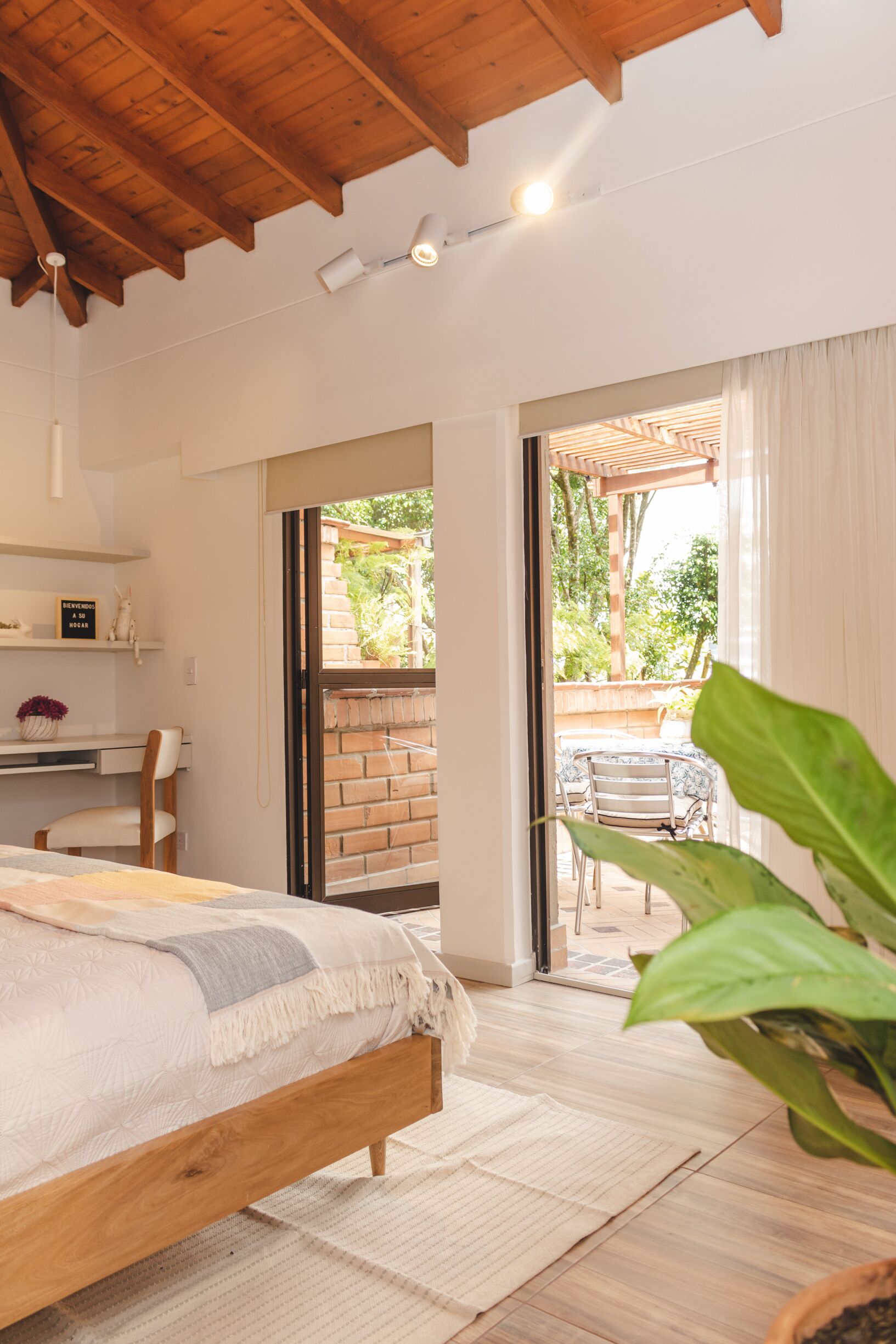 3 bedrooms, in-room safe, desk, iron/ironing board