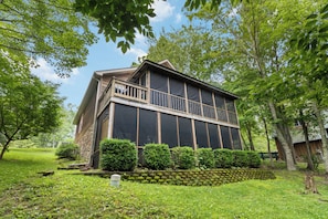 Exterior - Welcome to Rustic SMAK SHAK – Your Forest View Getaway! (Burnside)