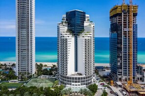 Exterior - TRUMP BEACH RESORT! Prime Location! (Sunny Isles Beach)