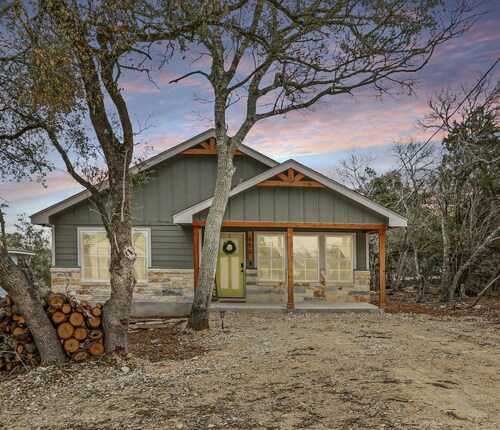 Comfy Cozy Home in Canyon Lake Near Comal Park and Wedding Venues