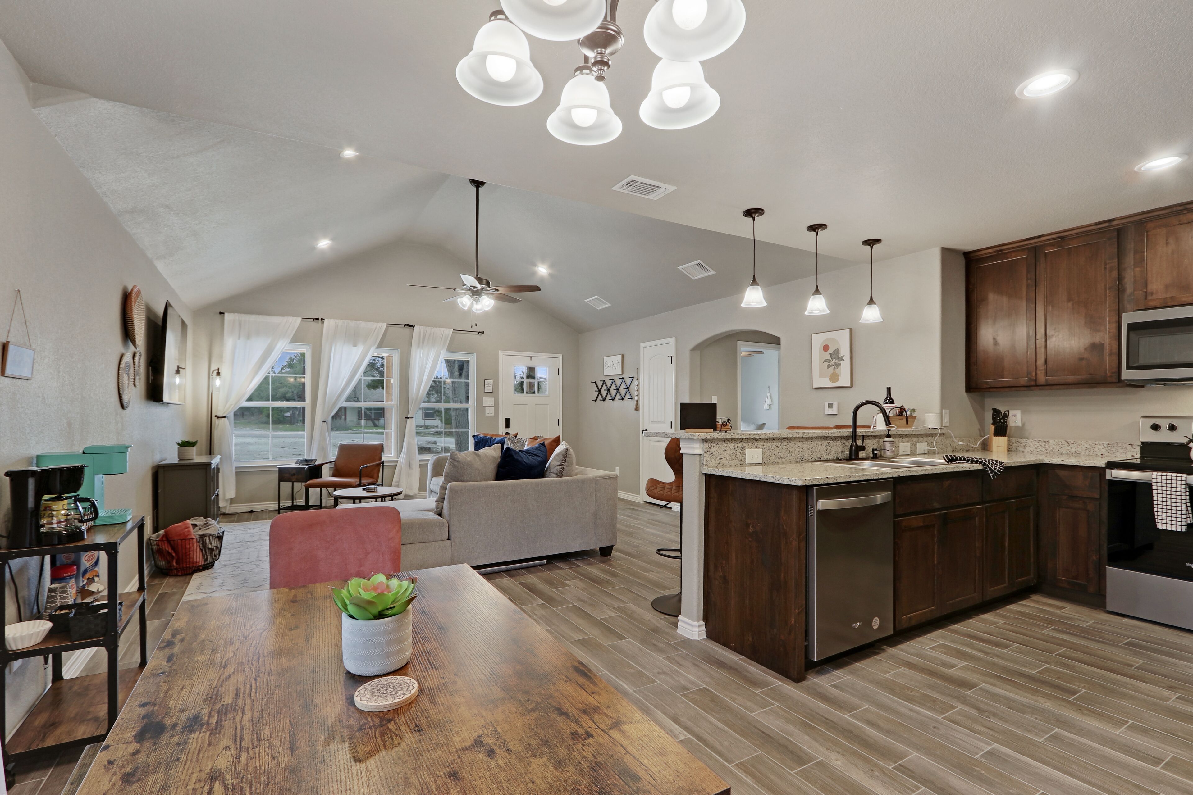 智能电视、电子游戏、书、立体声音响