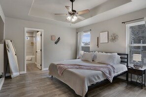 3 bedrooms, iron/ironing board, travel crib, free WiFi - Comfy Cozy Home in Canyon Lake Near Comal Park and Wedding Venues (Canyon Lake)