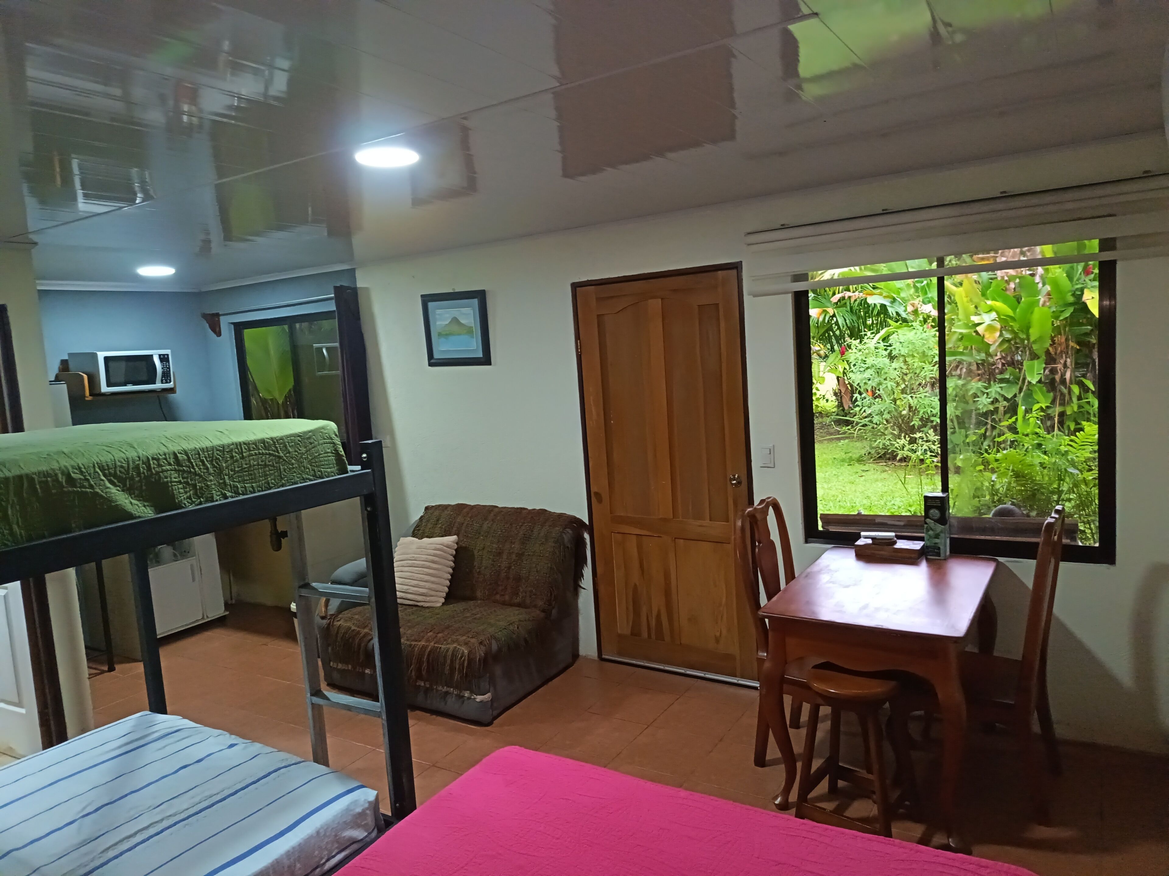 1 dormitorio, wifi gratis, ropa de cama y accesible en silla de ruedas