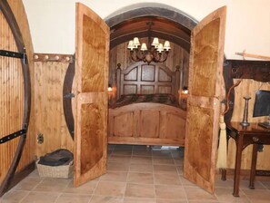 1 bedroom, free WiFi, bed sheets, wheelchair access - The Burrow (Three Hills)