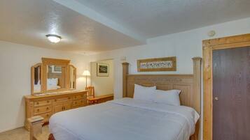 1 bedroom, travel cot, WiFi