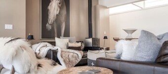 Stunning Modern Oasis within 5 minutes to Trails!