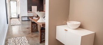 Stunning Modern Oasis within 5 minutes to Trails!