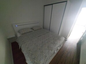 Wi-Fi de cortesia, roupa de cama