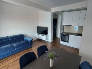 TV - Apartment in Lokva Rogoznica with Seaview, Balcony, Air condition, WIFI (5118-6) (Lokva Rogoznica)