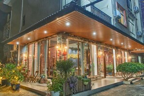 Exterior detail - Danxia Mountain Panshan Hostel (Renhua)