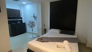 Basic Room, 1 Double Bed | Free WiFi, bed sheets