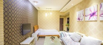 Chongqing Ruika Apartment (Guanyinqiao Pedestrian Street Haochi Street)