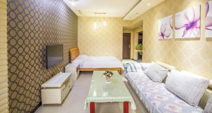 Chongqing Ruika Apartment (Guanyinqiao Pedestrian Street Haochi Street)