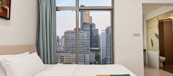 Chongqing Ruika Apartment (Guanyinqiao Pedestrian Street)