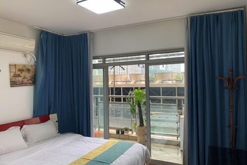Chongqing Ruika Apartment (Guanyinqiao Pedestrian Street)