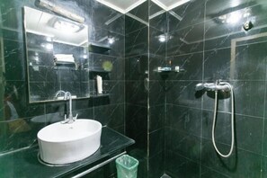 A bathroom with a white sink, a mirror, and a shower. - Chongqing Ruika Apartment (Guanyinqiao Pedestrian Street) (Chongqing)