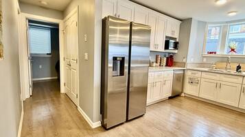 Frigorífic, microones, forn i placa de cuina