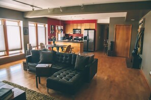 TV - Rustic Modern Midtown Apartment (Detroit)