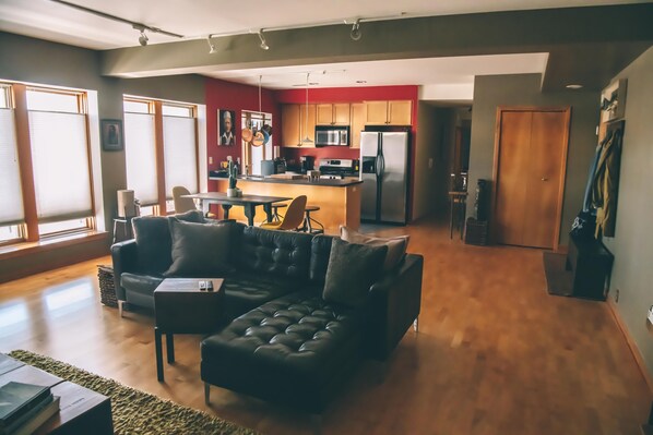 TV - Rustic Modern Midtown Apartment (Detroit)