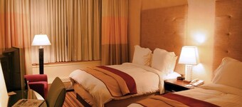 Nice 20-room villa in countryside