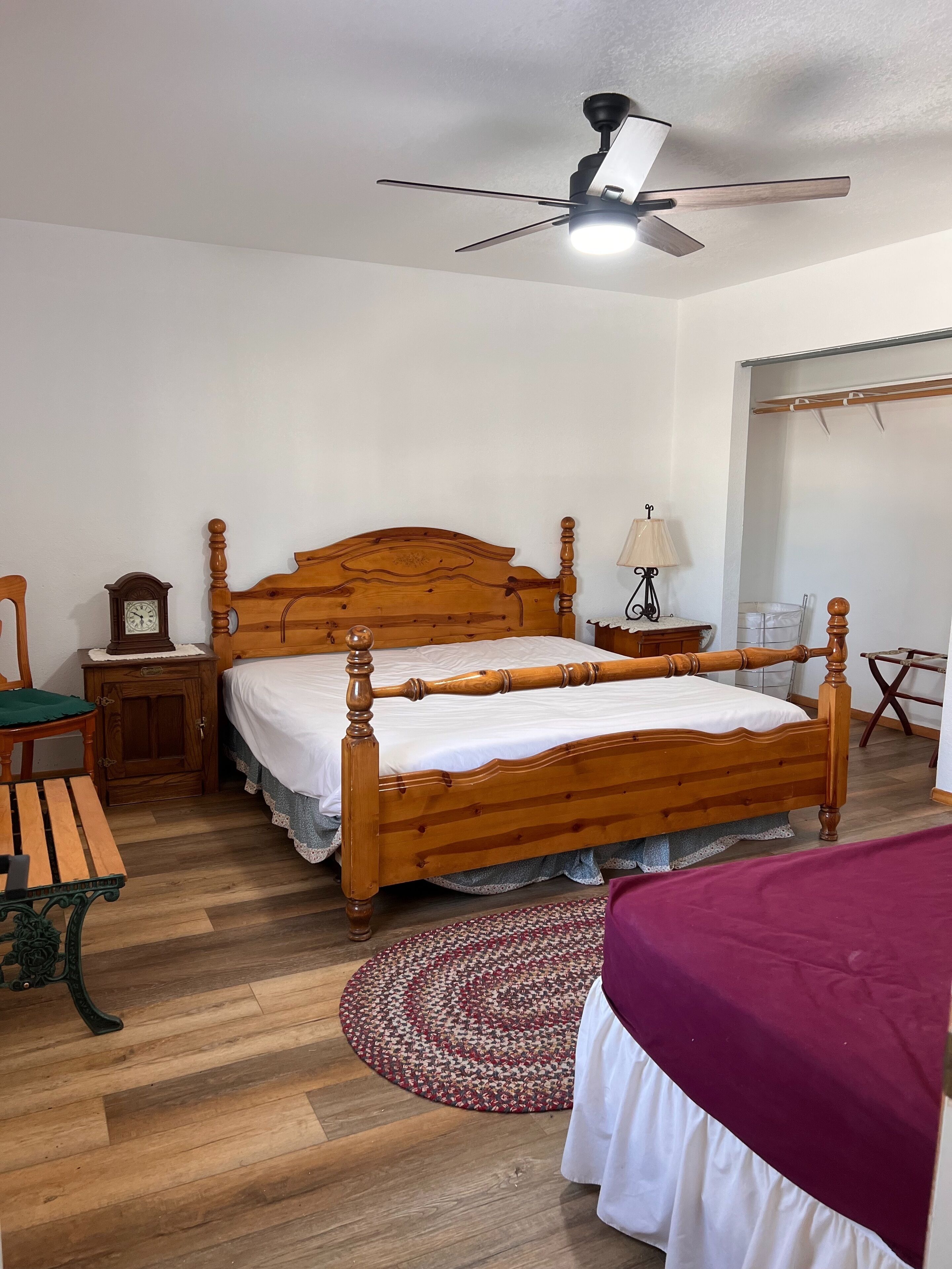 Newly Renovated Private Room with private entrance - 10 minutes from North Beach