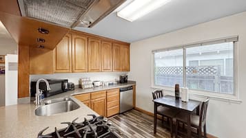 KylskÄp, mikrovÄgsugn, ugn och spishÀll