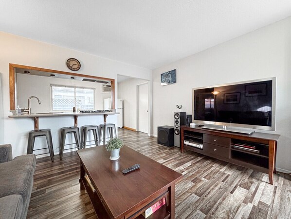 Interior - Quaint, cute two bedroom home (Mountain View)