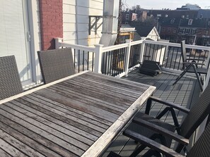 Outdoor dining - Spacious Fully Furnished Apartment, over 2100 sq ft (Lancaster)