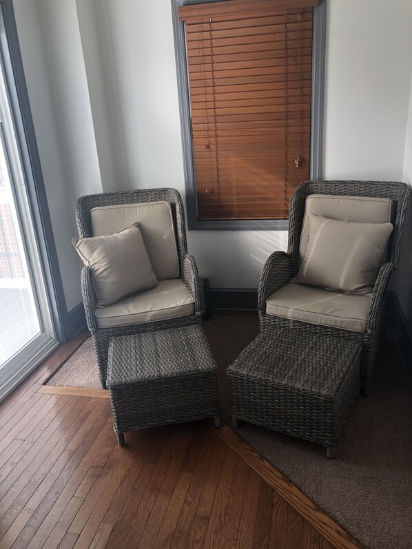 Interior - Spacious Fully Furnished Apartment, over 2100 sq ft (Lancaster)