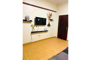 Interior - Cozy Apt in Kampala,full kitchen (Kampala)