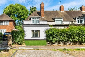 Exterior - Stylish Three Bed House - Parking - Garden (Birmingham)