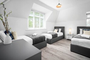 3 bedrooms, iron/ironing board, free WiFi, bed sheets - Stylish Three Bed House - Parking - Garden (Birmingham)