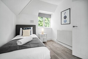 3 bedrooms, iron/ironing board, free WiFi, bed sheets - Stylish Three Bed House - Parking - Garden (Birmingham)