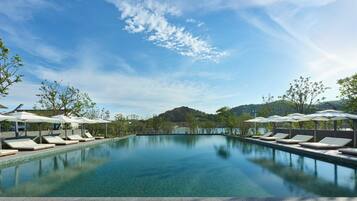 Outdoor pool, sun loungers