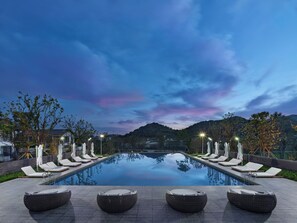 Outdoor pool, pool loungers