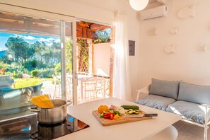 Familienhaus, Mehrere Schlafzimmer, 2 Bäder (Villa Valentina 250m From The Beach) | Speisen
