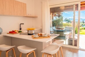 Familienhaus, Mehrere Schlafzimmer, 2 Bäder (Villa Valentina 250m From The Beach) | Eigene Küche | Kühlschrank, Ofen, Herdplatte, Geschirrspüler