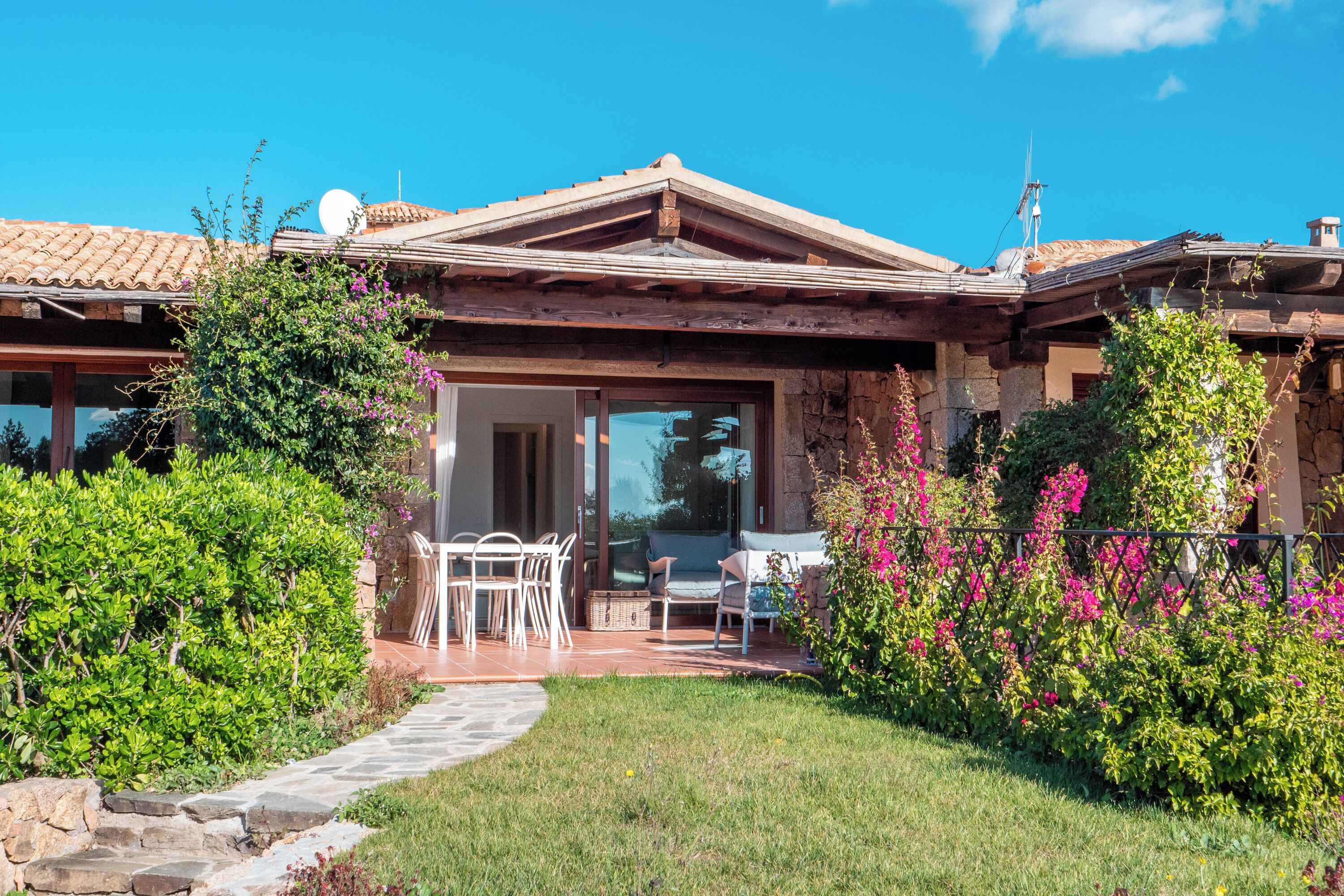 Maison Familiale, plusieurs chambres, 2 salles de bains (Villa Valentina 250m From The Beach) | Restauration extérieure