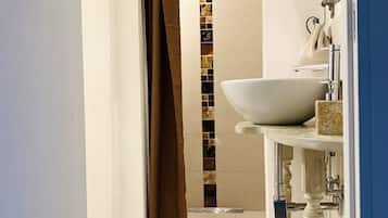 Dusche, Haartrockner, Bidet, Handtücher