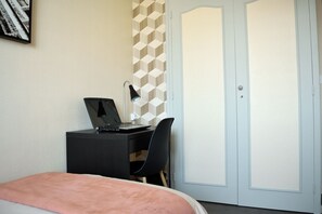 3 bedrooms, desk, iron/ironing board, travel crib - For a pleasant break in the Park! (Alençon)